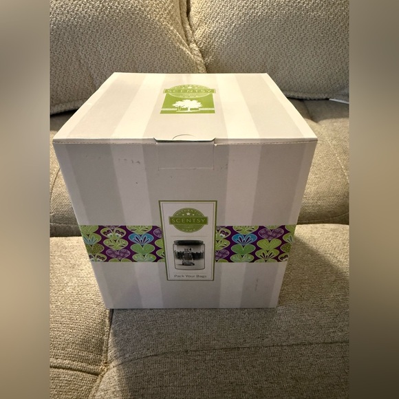 Pack Your Bags Scentsy Warmer - Picture 3 of 8